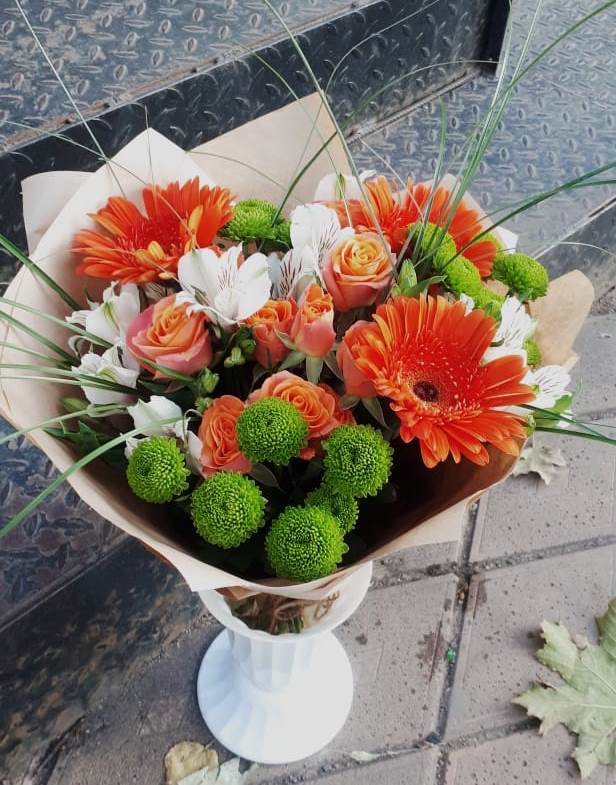 Букет цветов из: Герберы, Хризантемы, Альстромерии и Розы в Першутино