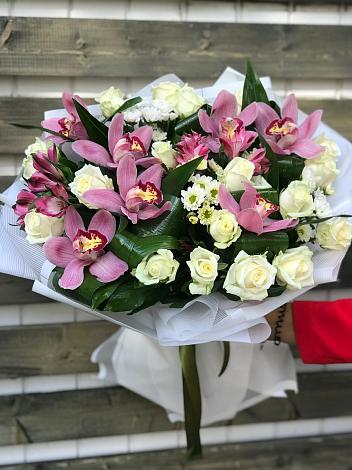 Букет цветов из: Розы и Хризантемы в Першутино