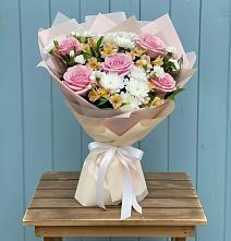 Букет цветов из:  Гвоздики, Орхидеи и Розы #REPLACE_PRED# Першутино