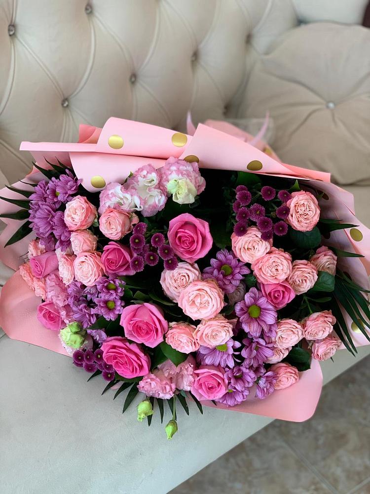 Букет цветов из: Хризантемы, Розы и Лизиантусы в Першутино