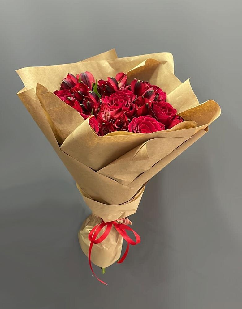 Букет цветов из: Альстромерии и Розы в Першутино