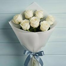 Букет 7 Белых роз Эдлесс Лав в Першутино