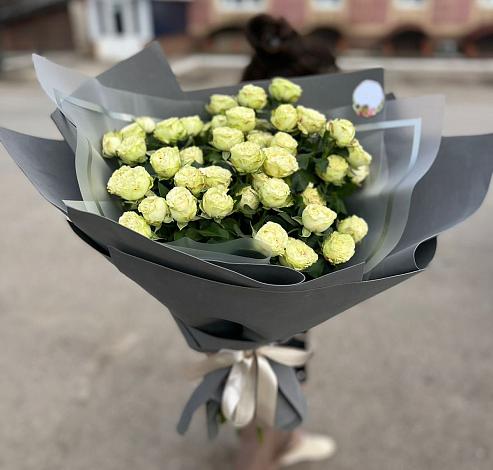 Букет Белые кустовые розы Солинеро в Першутино
