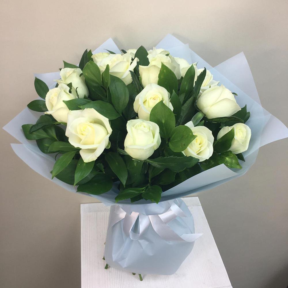 Букет 15 Белых роз Проуд в Першутино