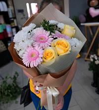 Букет цветов из:  Герберы, Розы и Хризантемы в Першутино