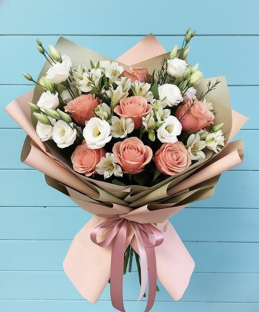 Букет цветов из: Розы, Альстромерии и Лизиантусы в Першутино