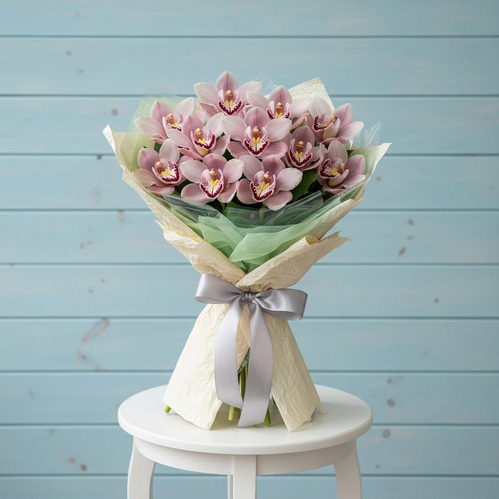 Букет цветов из: Орхидеи и Розы в Першутино