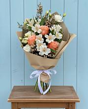 Букет цветов из:  Альстромерии, Лизиантусы, Розы и Хризантемы #REPLACE_PRED# Першутино