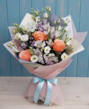 Букет цветов из:  Лизиантусы, Розы, Альстромерии и Гипсофила в Першутино