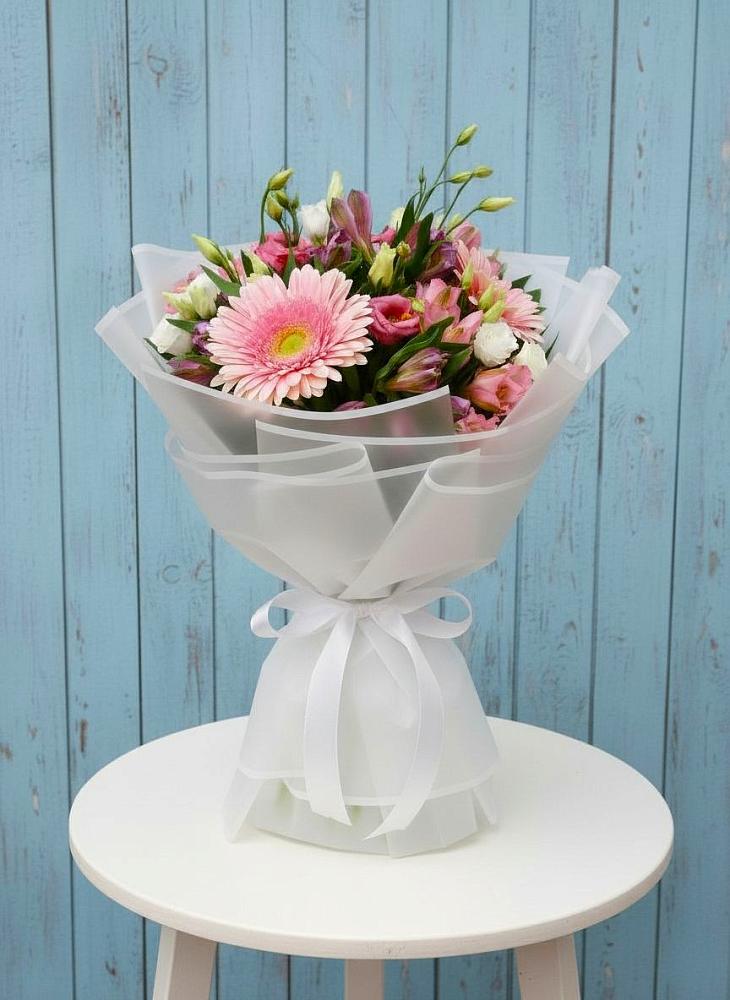 Букет цветов из: Герберы, Альстромерии и Лизиантусы в Першутино