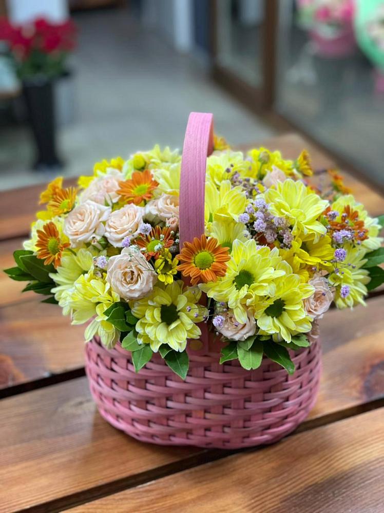 Цветочная композиция из Хризантемы и Розы в корзине в Першутино