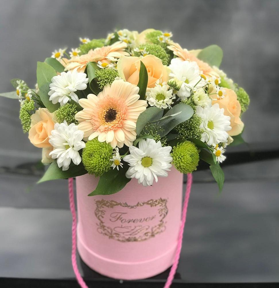 Цветочная композиция из Розы, Герберы и Хризантемы в шляпной коробке в Першутино