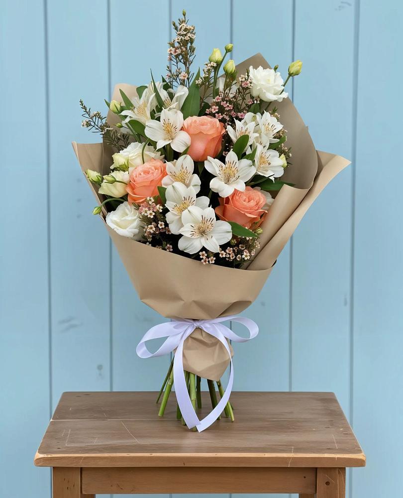 Букет цветов из: Альстромерии, Лизиантусы, Розы и Хризантемы в Першутино