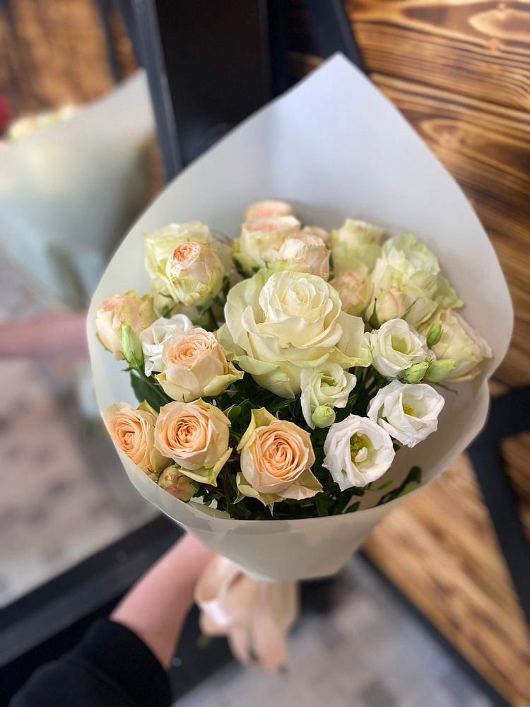 Букет цветов из: Розы и Лизиантусы в Першутино